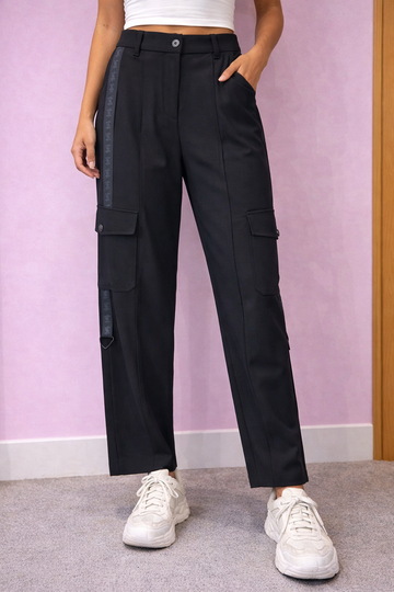 Pantalone nero largo con tasconi Twinsett ACTITUDE