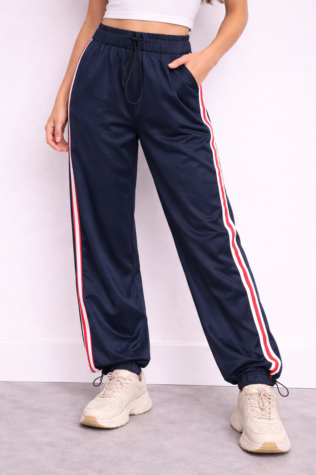 Pantalone blu scuro satinato con bande laterali