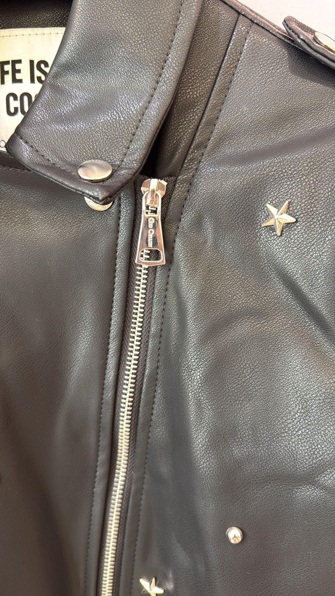 Giacca Donna Gio Cellini Biker in Ecopelle con Borchie e Stelle – Nera