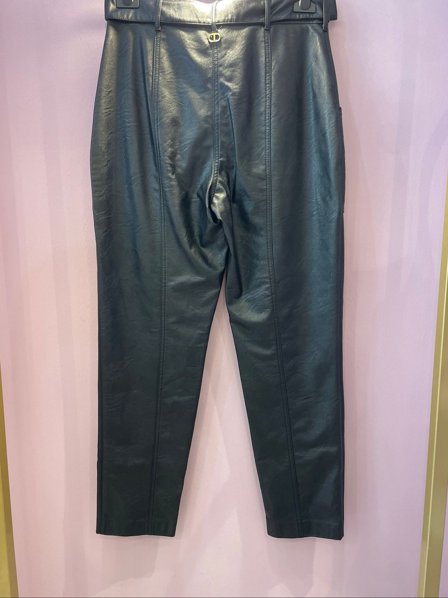 Pantalone in pelle con cinta removibule