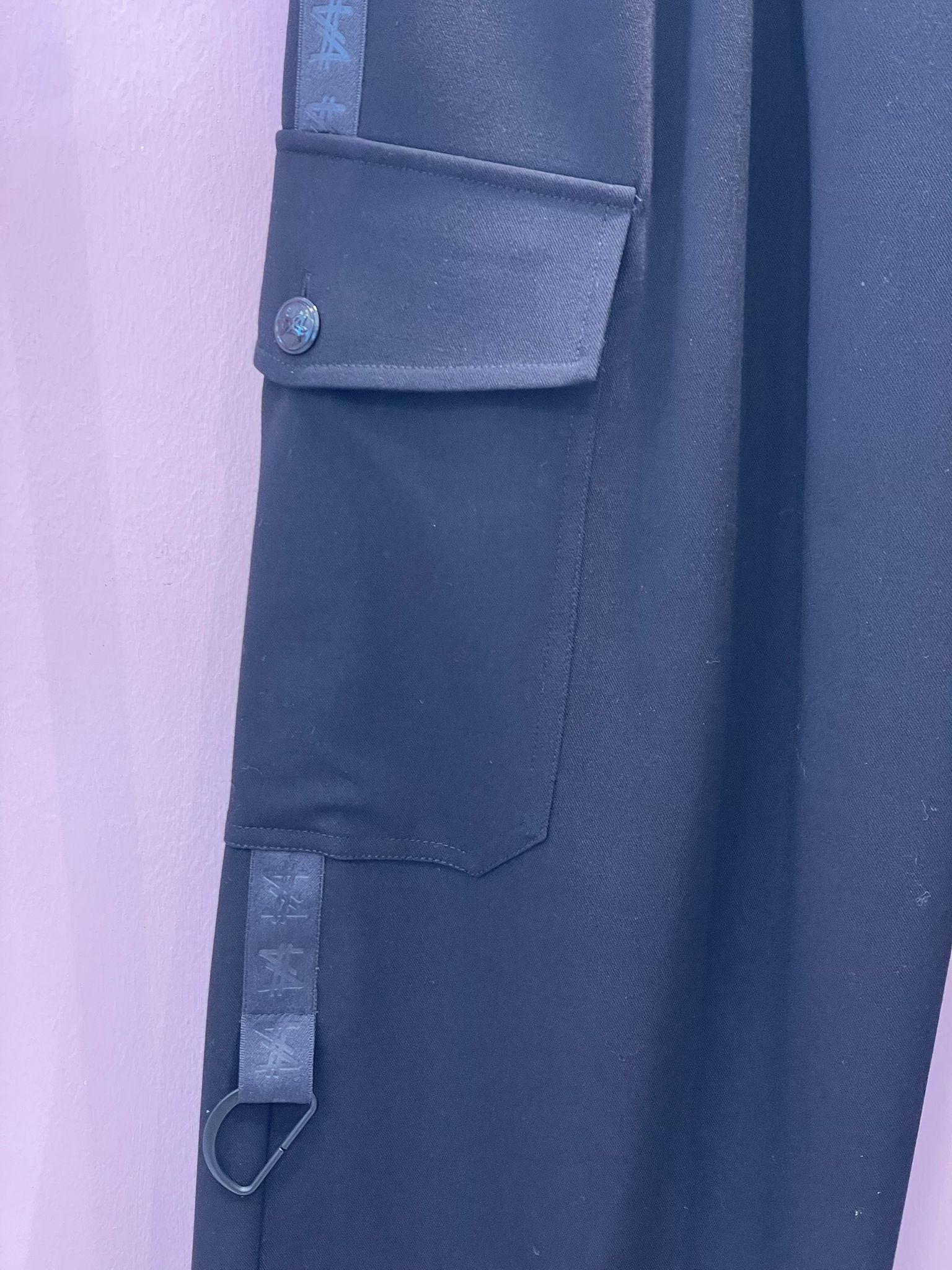 Pantalone nero largo con tasconi Twinsett ACTITUDE