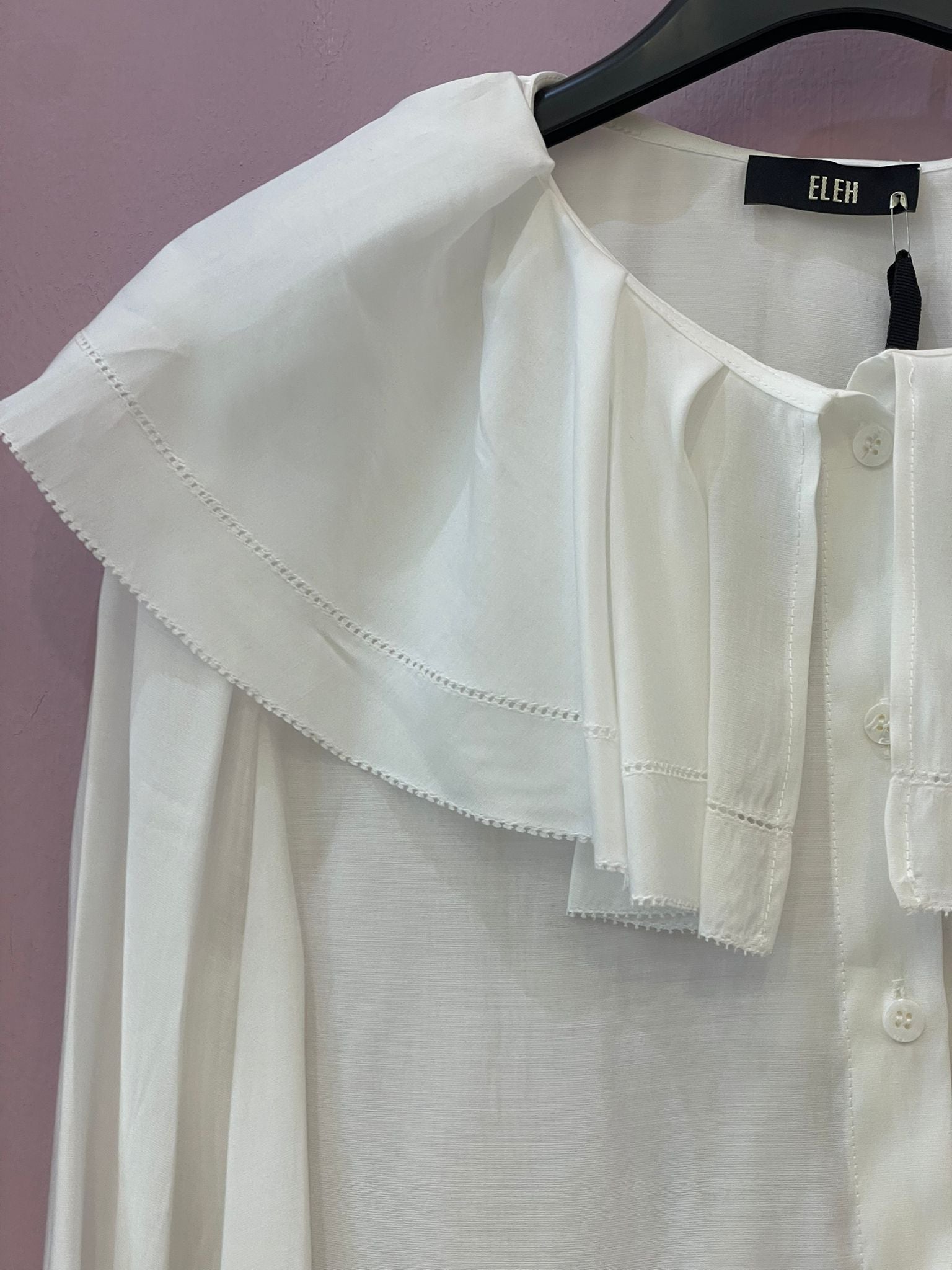 Camicia ELEH  bianca con collo ampio bordino effetto ricamo