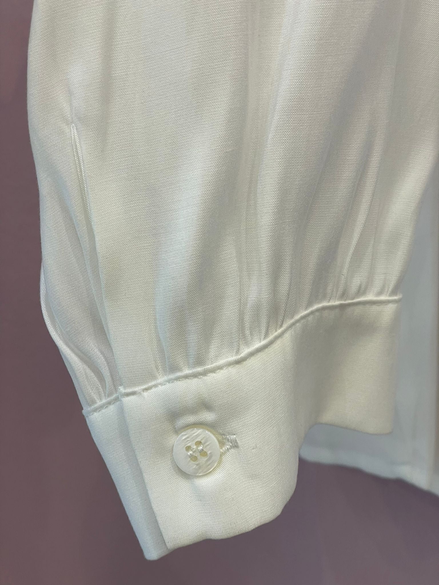 Camicia ELEH  bianca con collo ampio bordino effetto ricamo