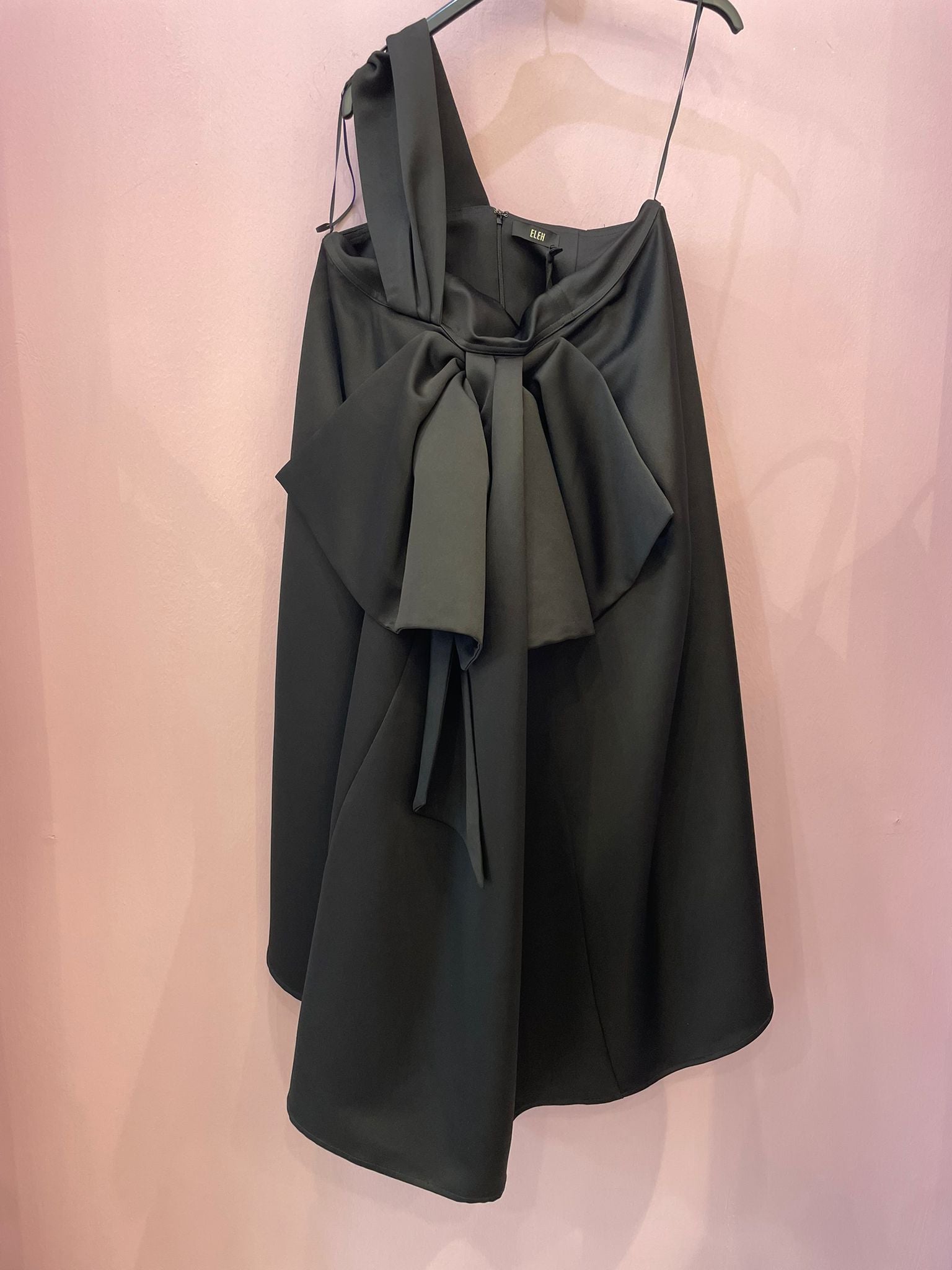 Vestito corto mono spalla con fiocco centrale ELEH