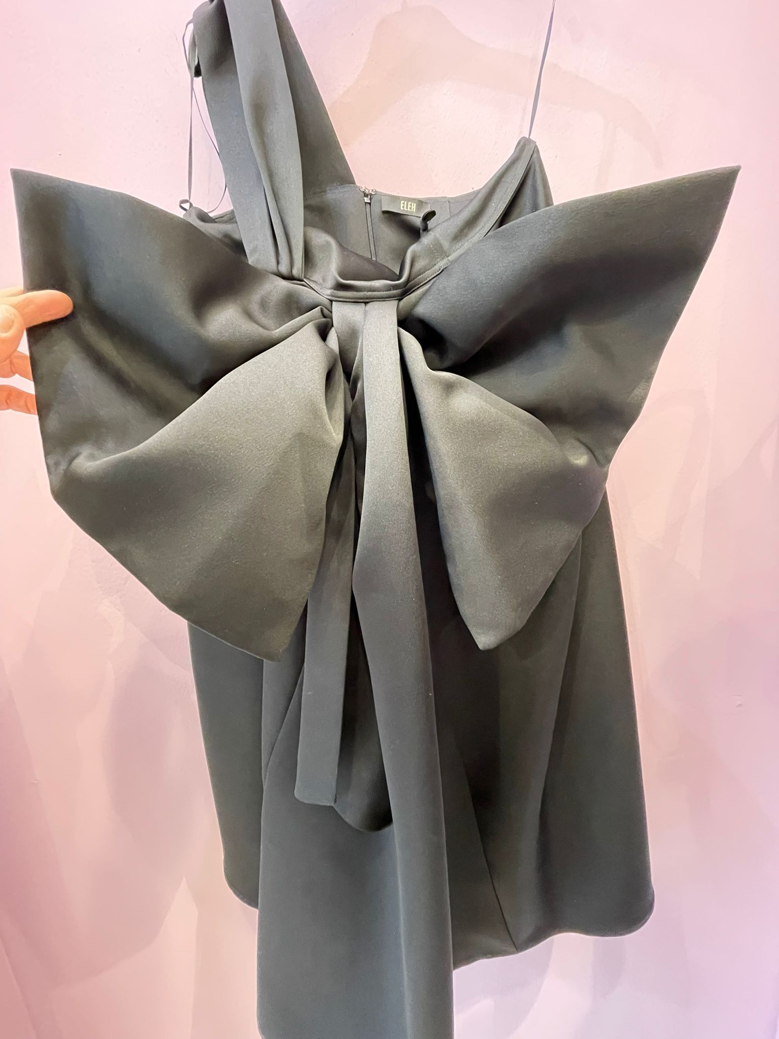 Vestito corto mono spalla con fiocco centrale ELEH