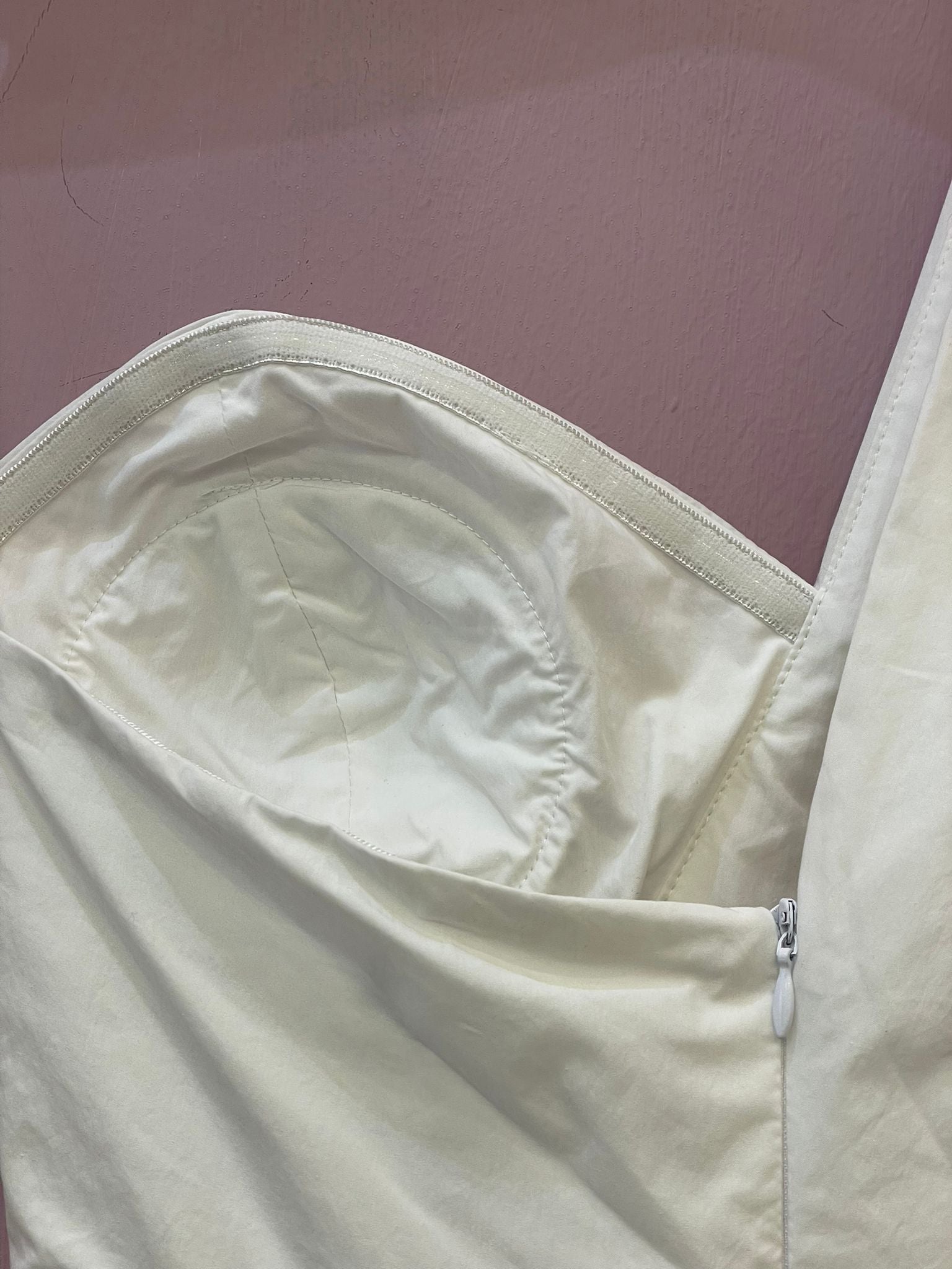 Top bianco monospalla, asimmetrico con retro lungo ELEH