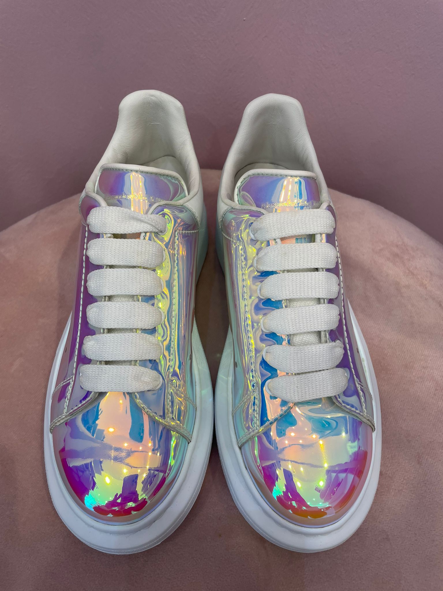 Sneakers Alexander McQueen effetto olografico