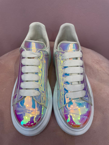 Sneakers Alexander McQueen effetto olografico