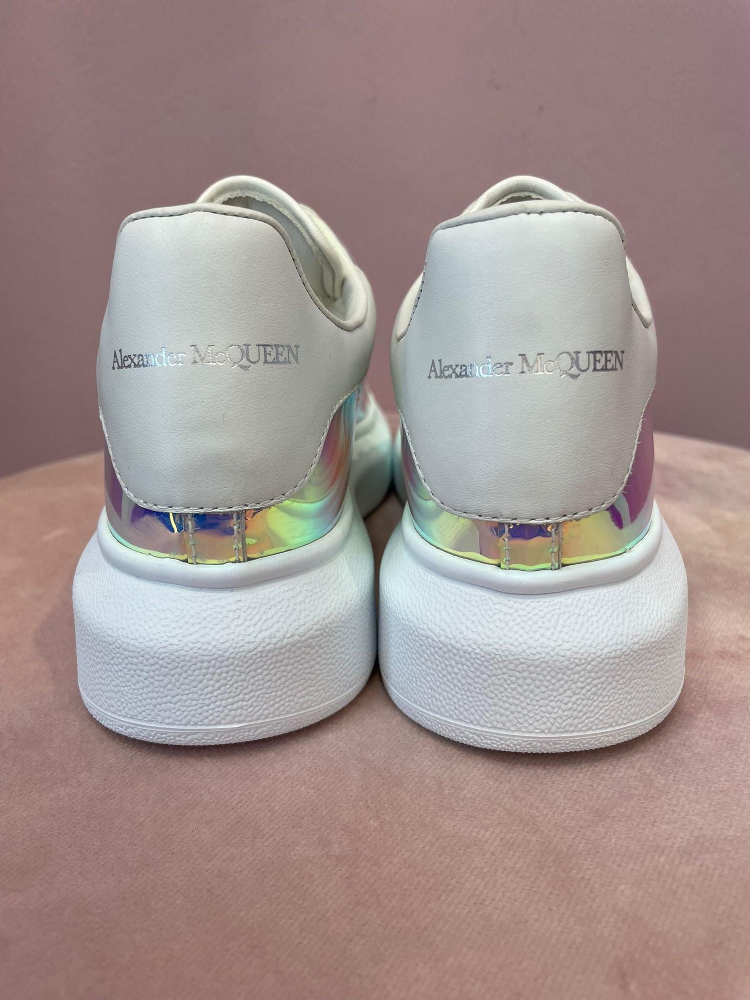 Sneakers Alexander McQueen effetto olografico
