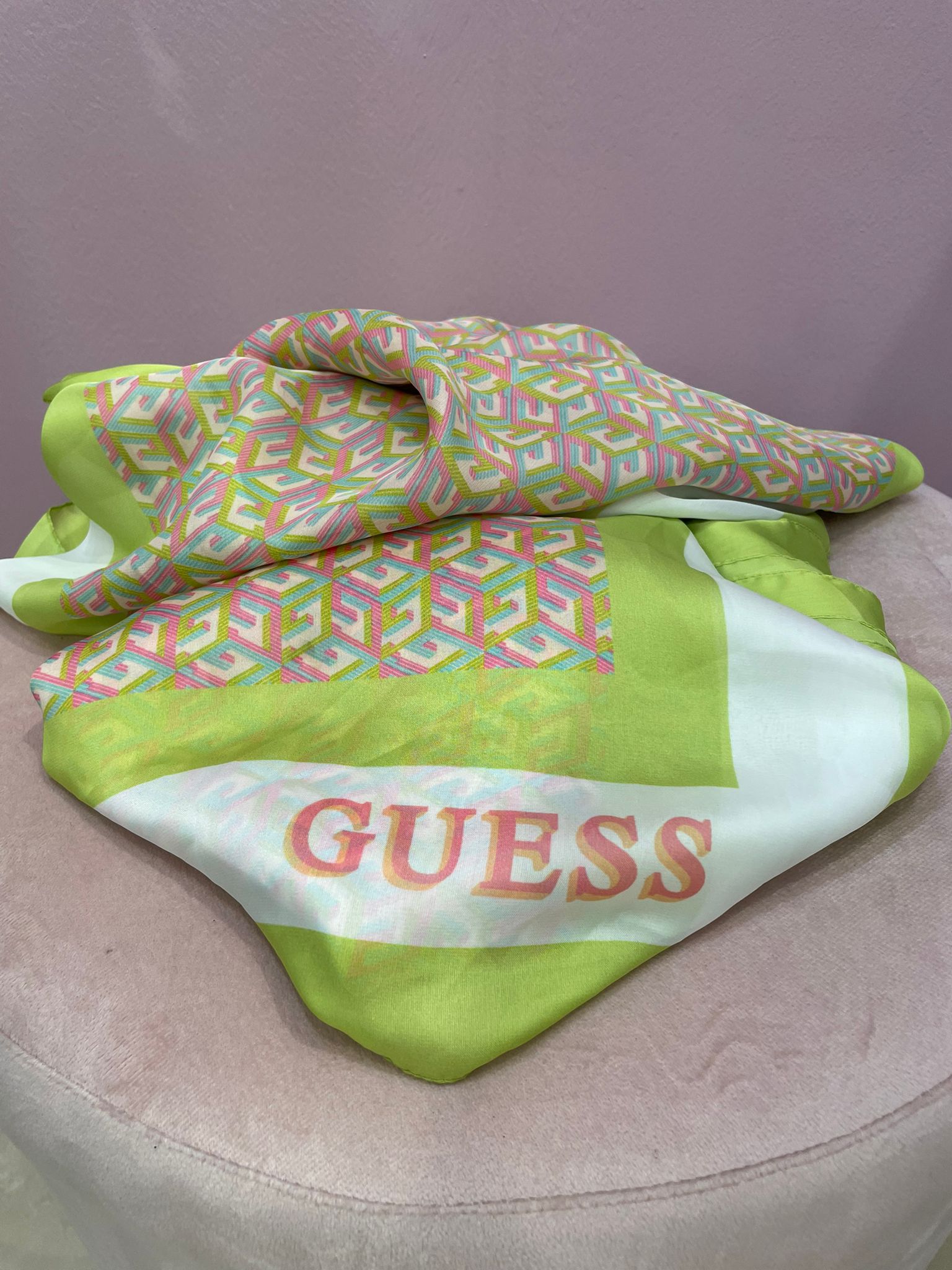 Foulard Guess