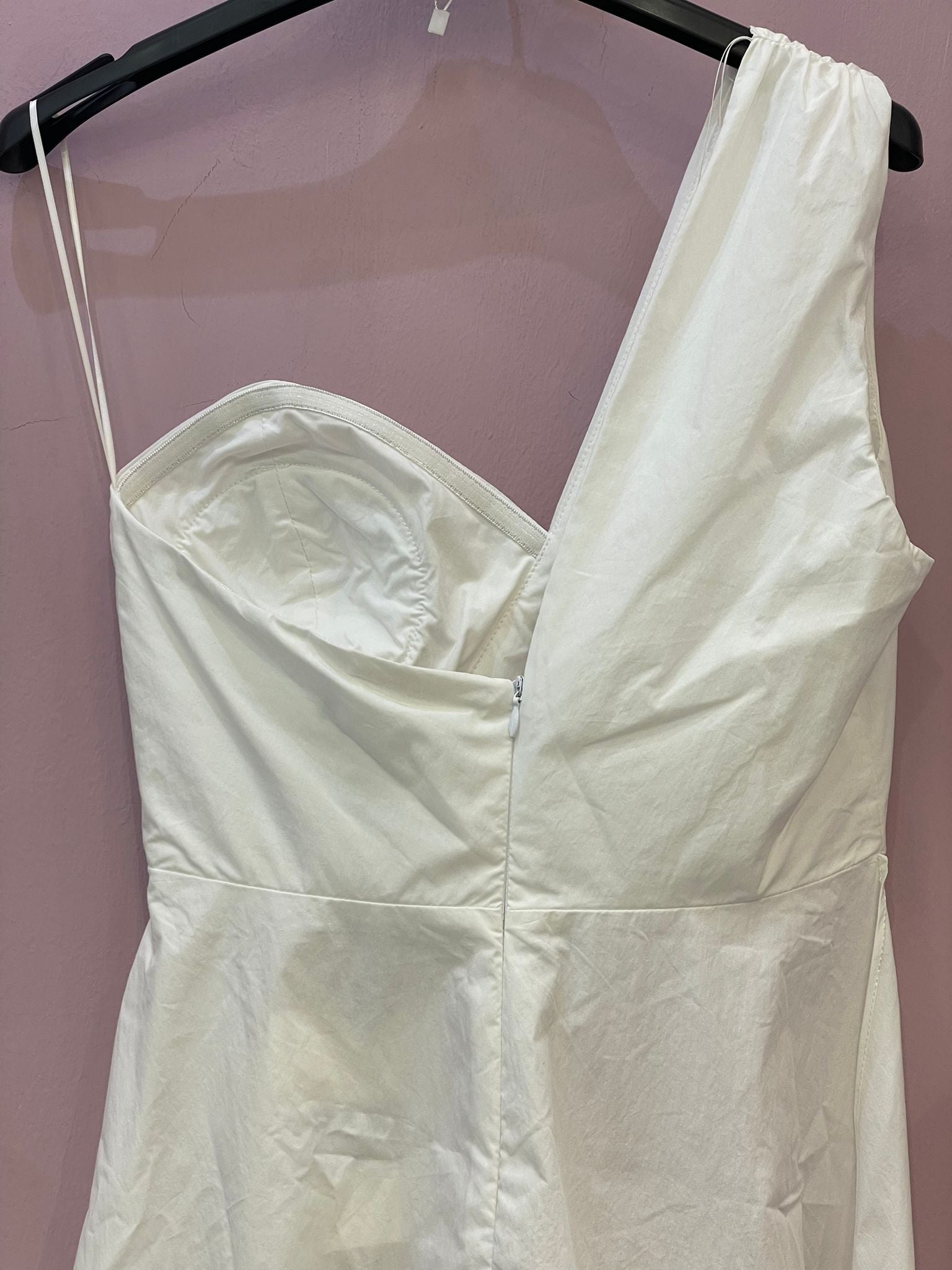 Top bianco monospalla, asimmetrico con retro lungo ELEH