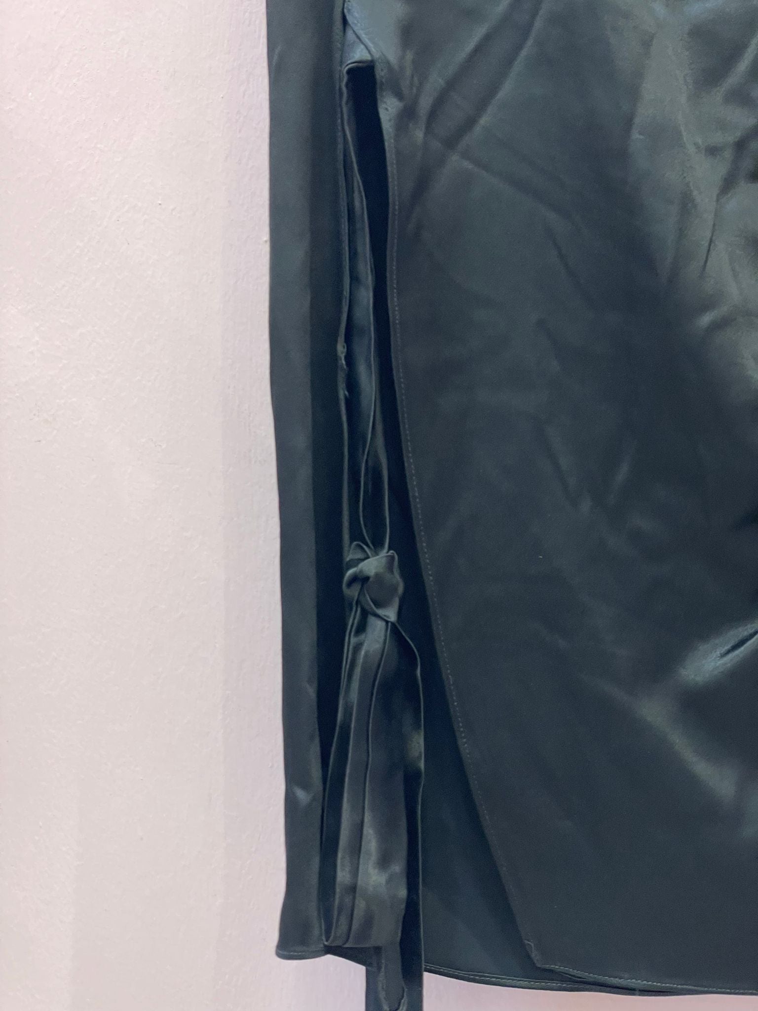 Casacca nera satinata con spacco laterale ELEH