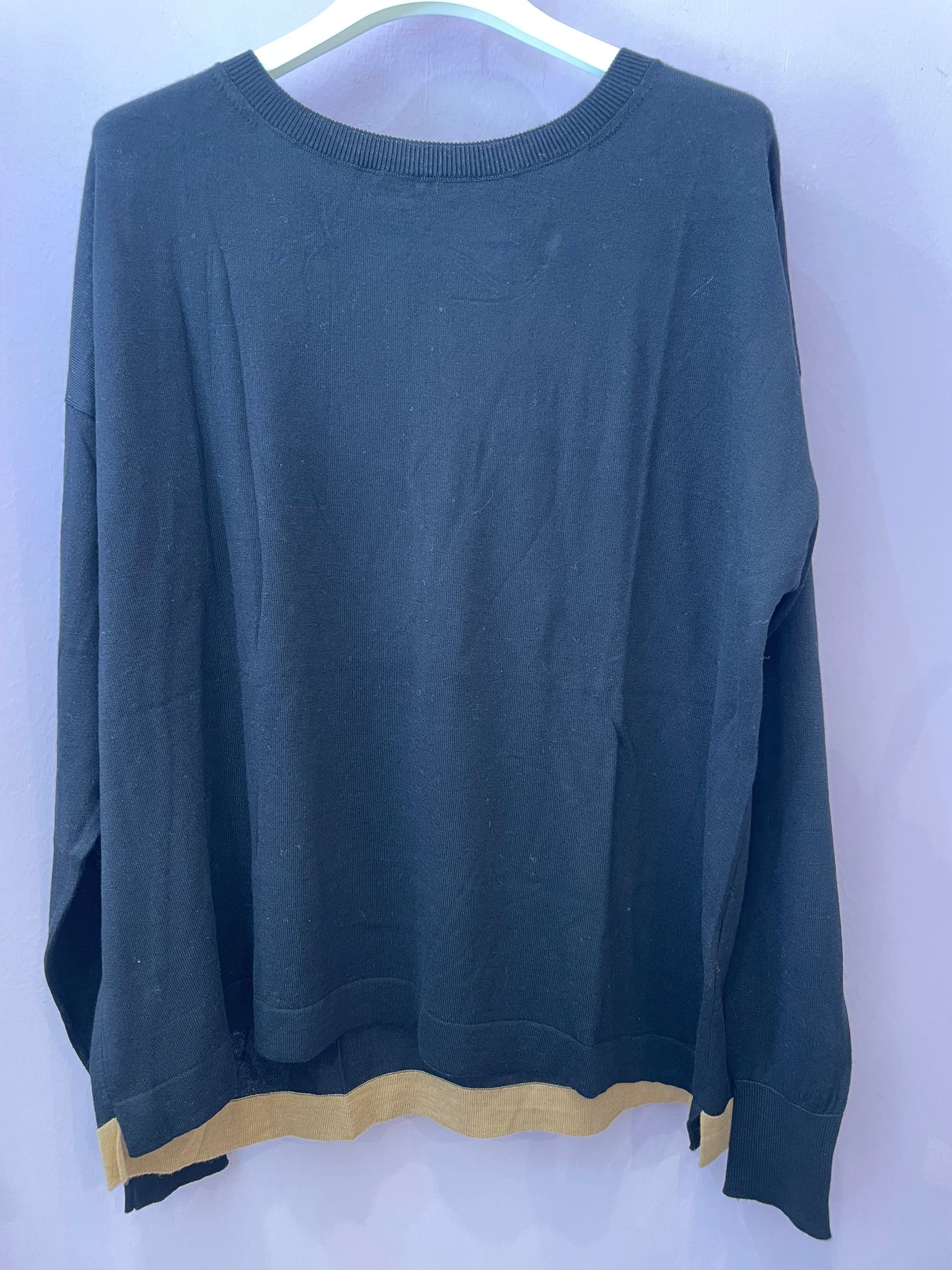 Maglia scollo barca nera Akep