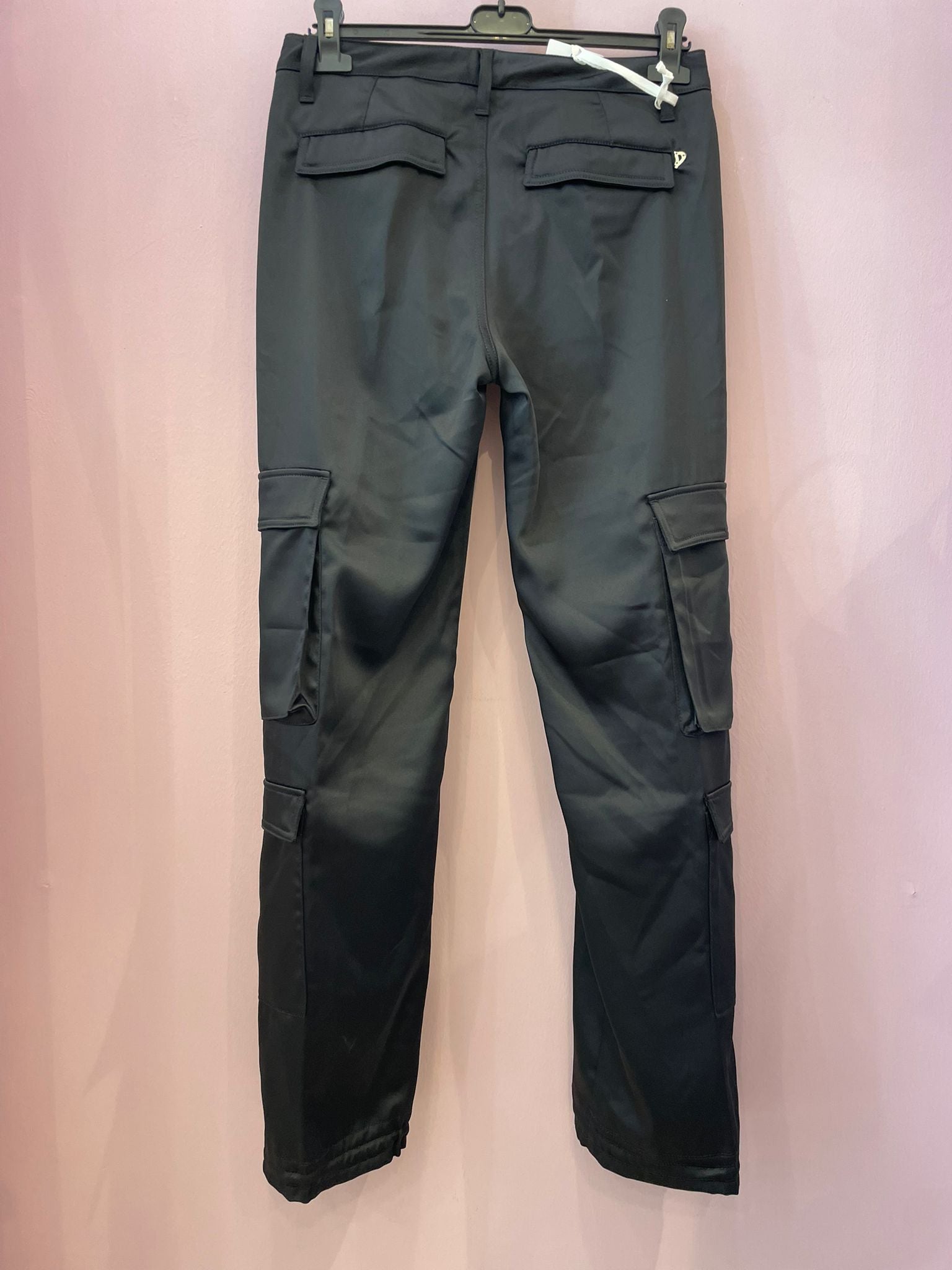 Pantalone cargo elegante satinato