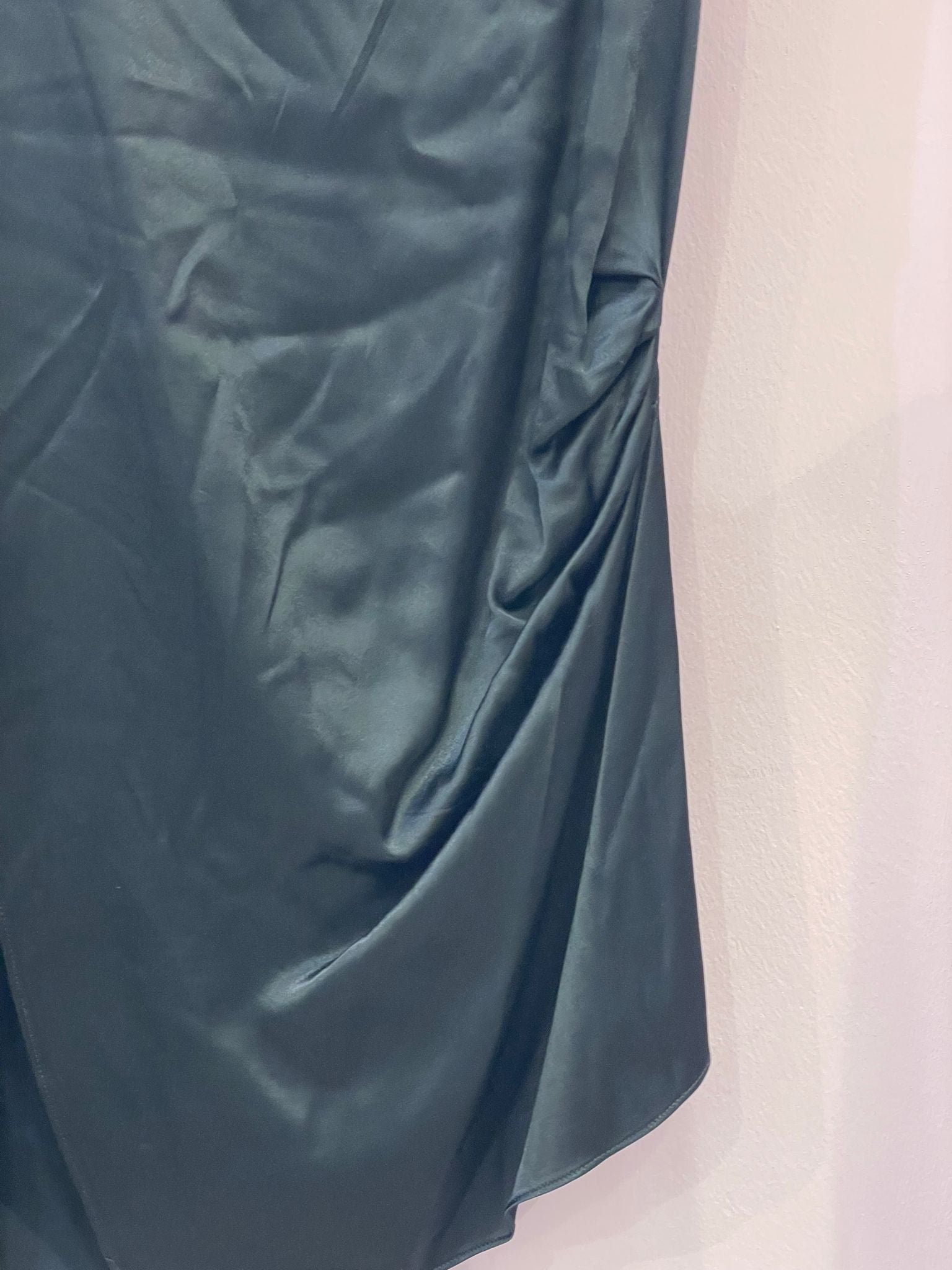 Casacca nera satinata con spacco laterale ELEH