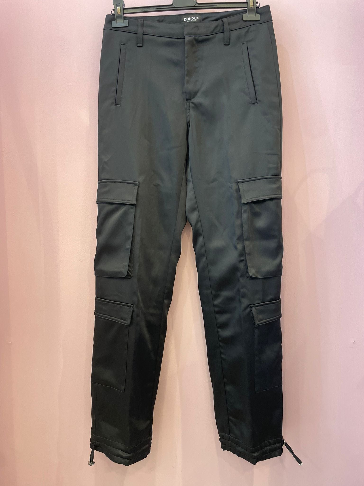 Pantalone cargo elegante satinato