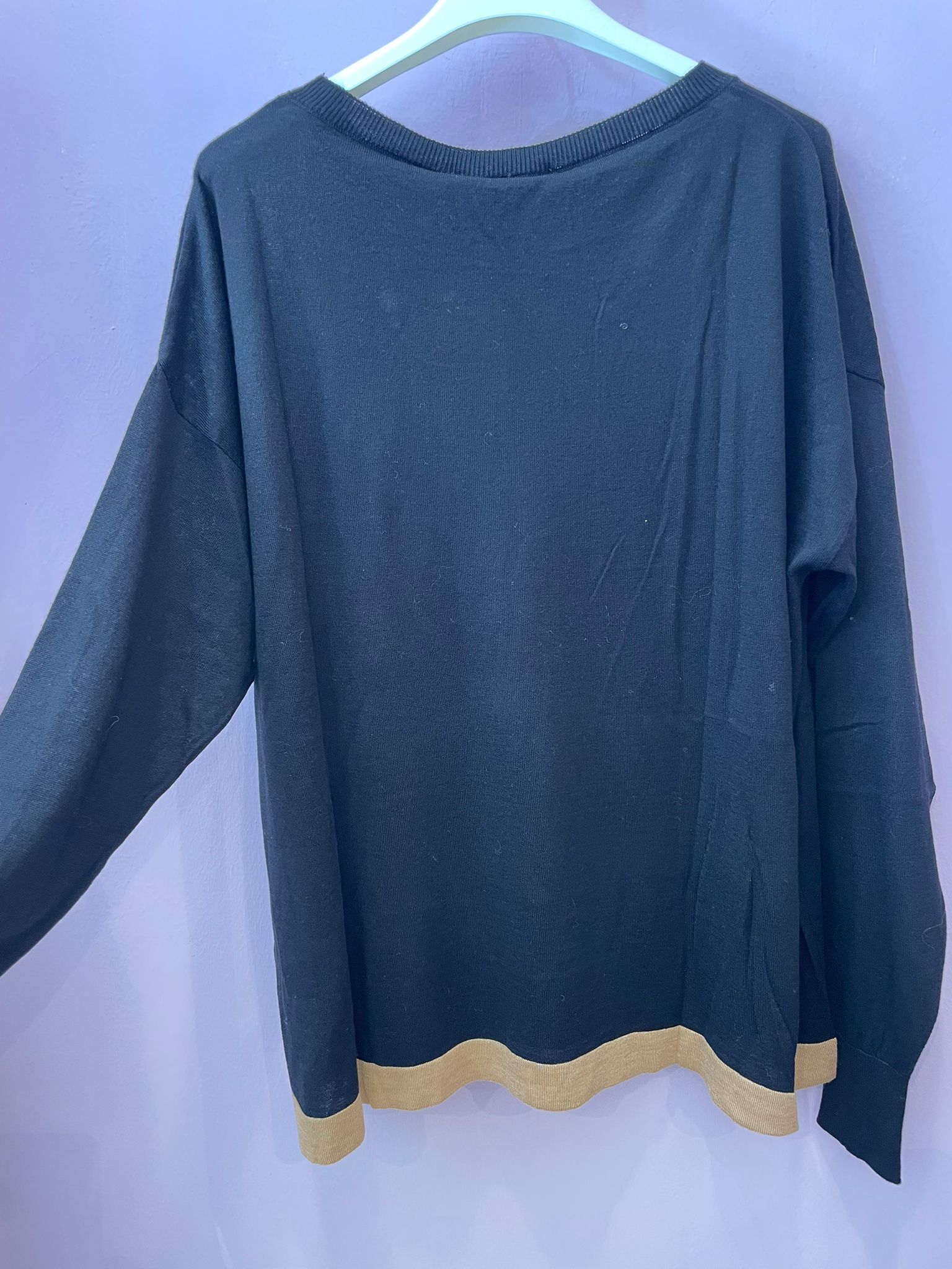 Maglia scollo barca nera Akep
