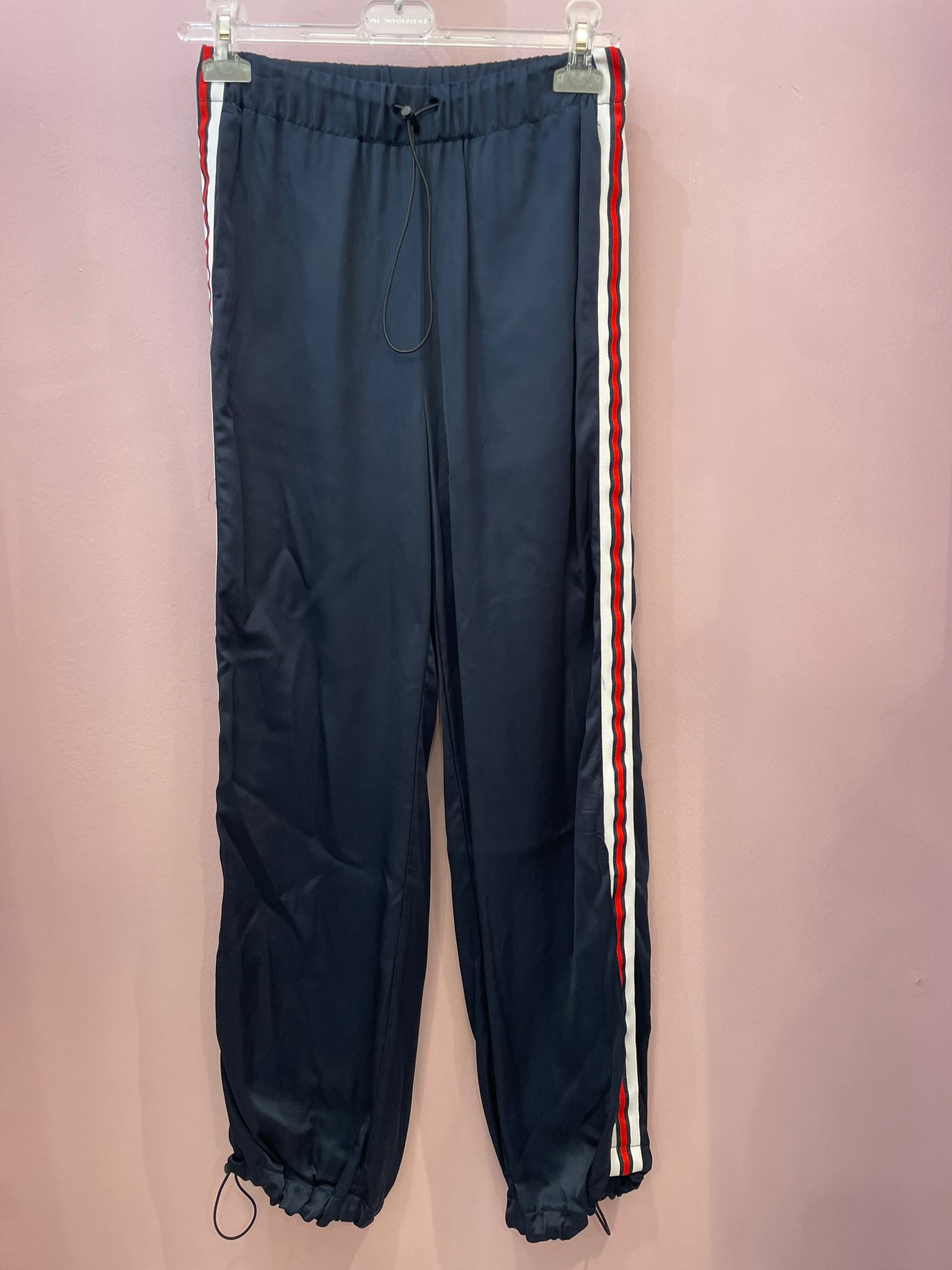 Pantalone blu scuro satinato con bande laterali