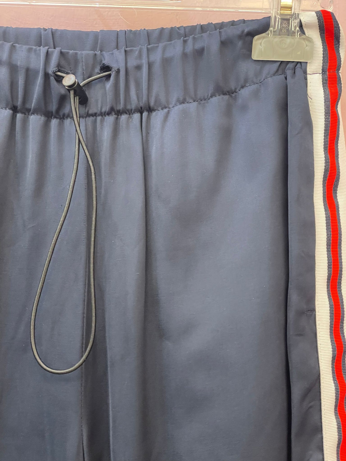 Pantalone blu scuro satinato con bande laterali