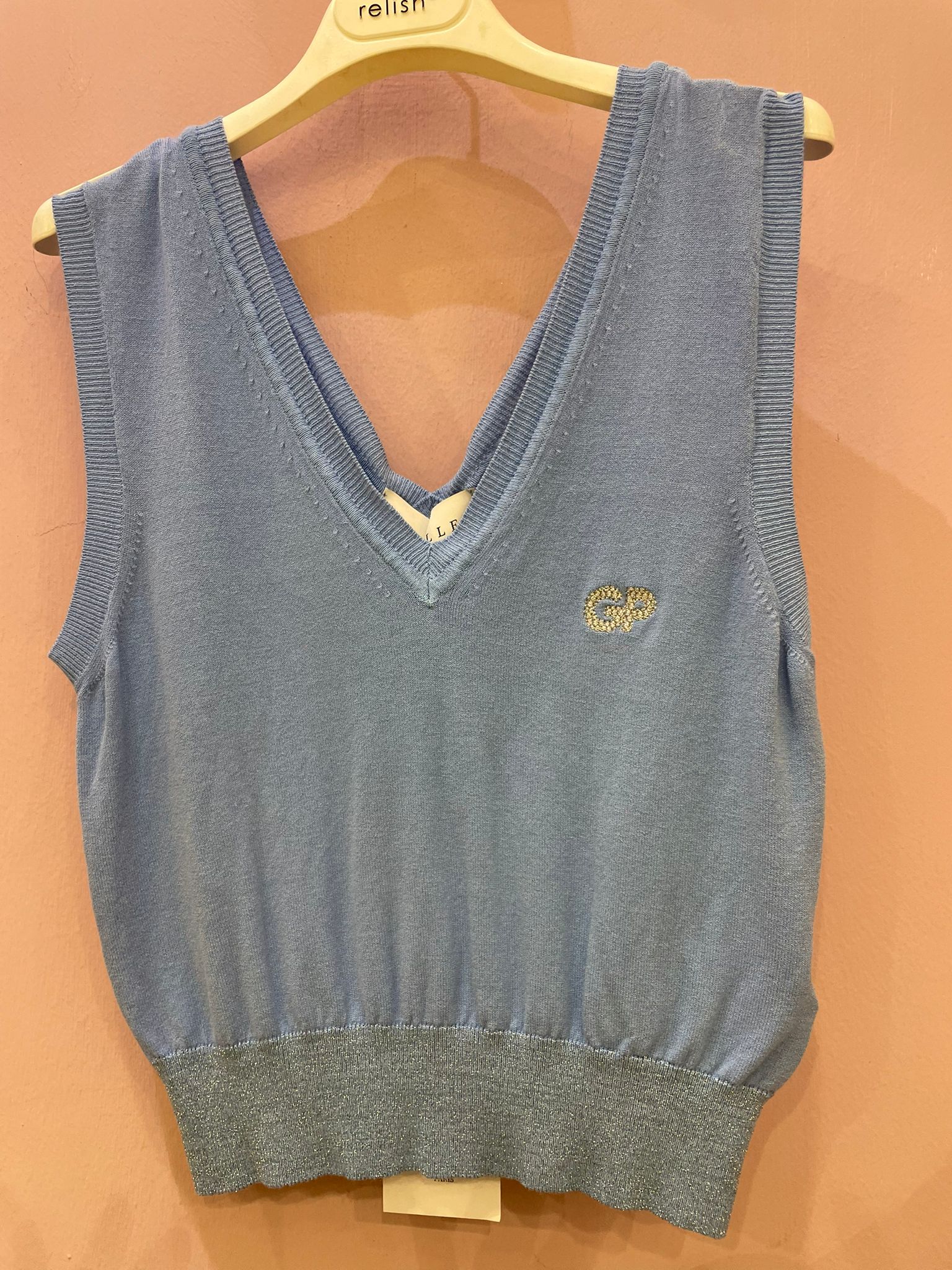 Top Gaelle celeste con scollo a V