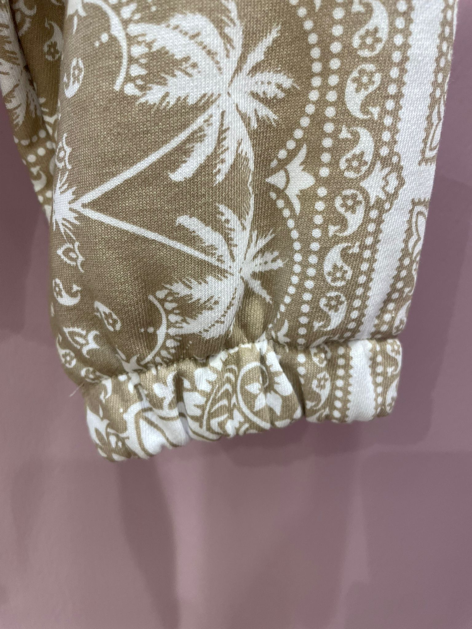 Felpa beige con stampa sul retro COMME des FUCKDOWN 8