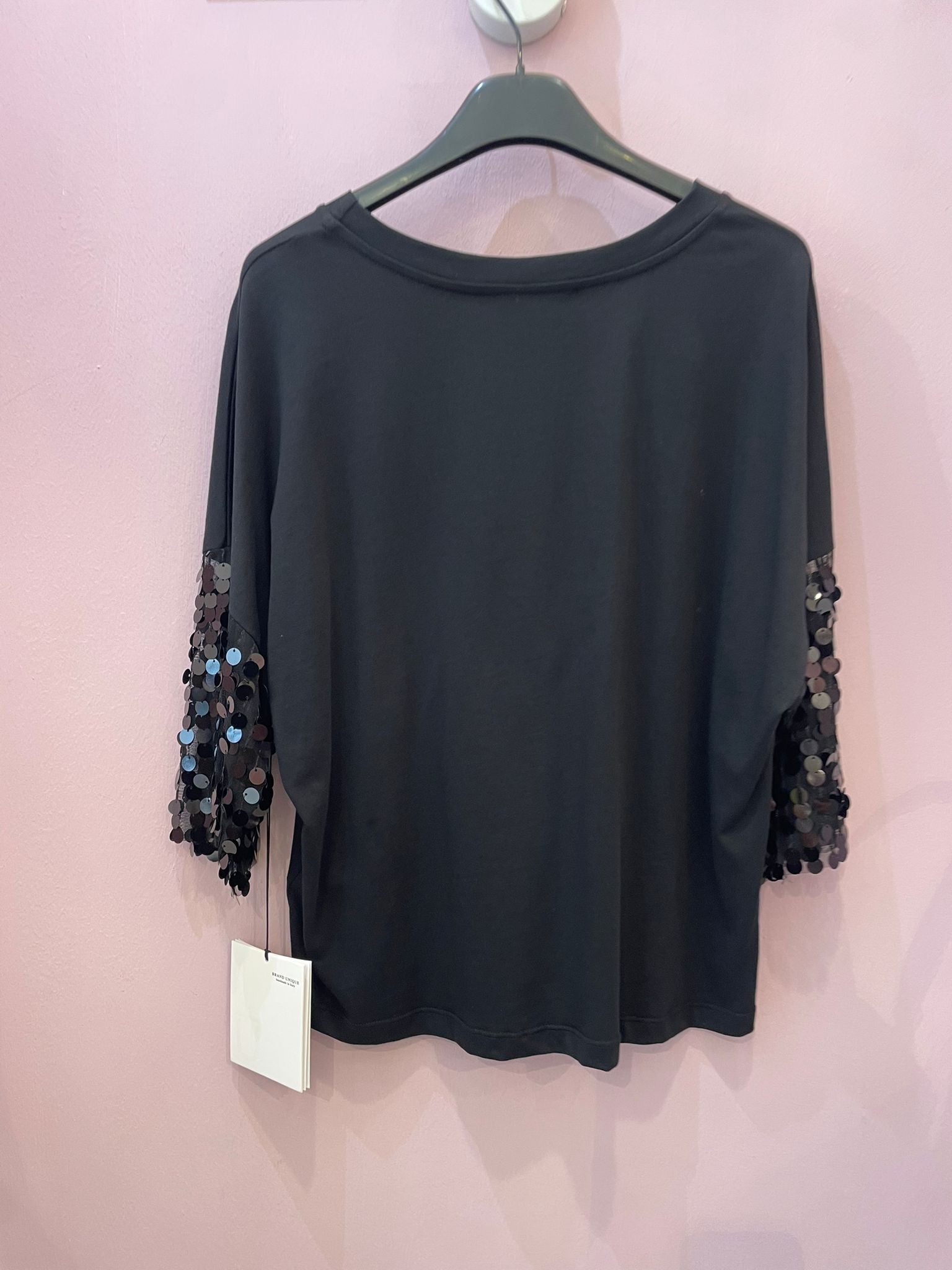 T-shirt nera paillettes brand unique