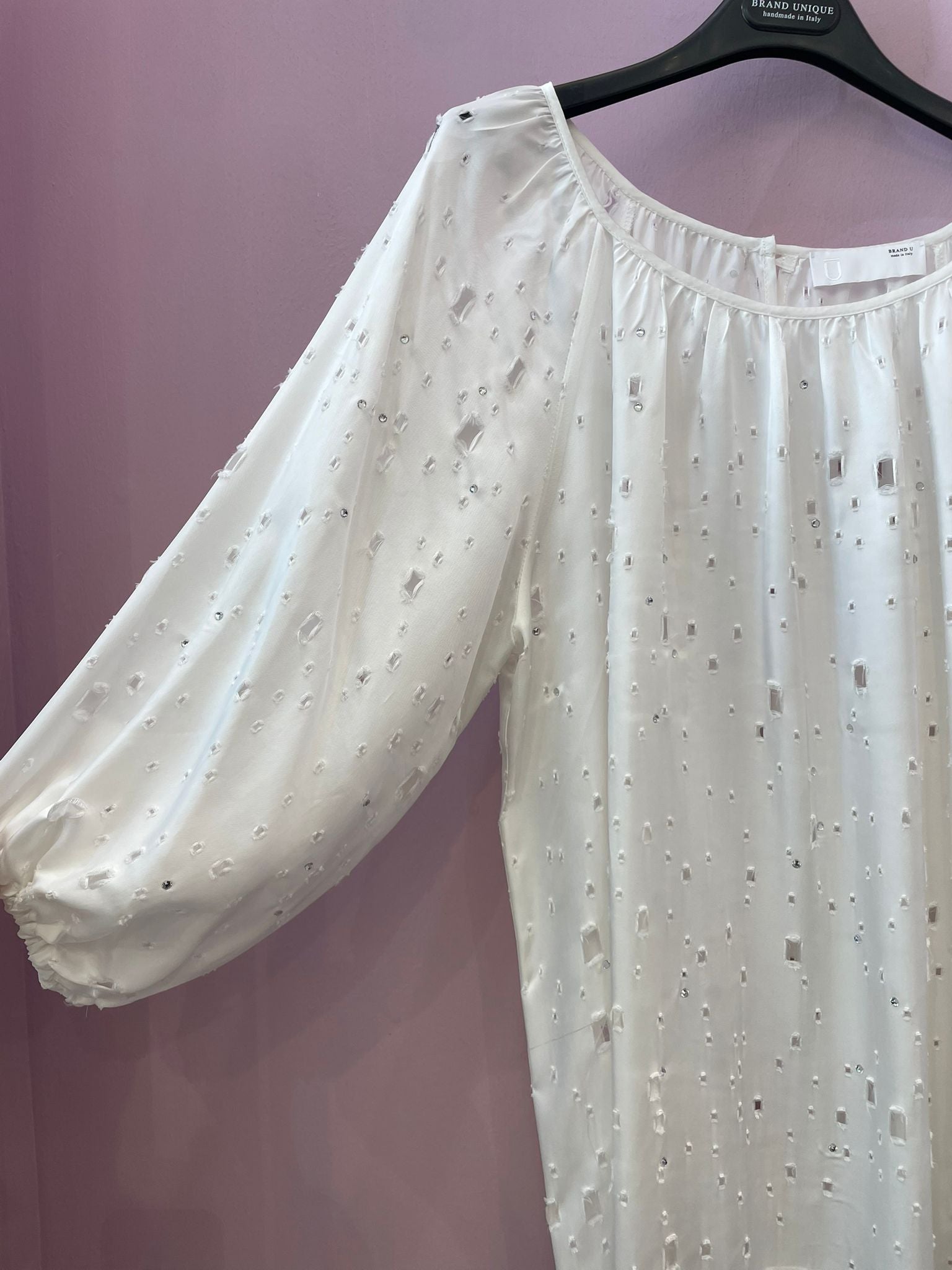 Blusa broken bianco latte con strass Brand Unique