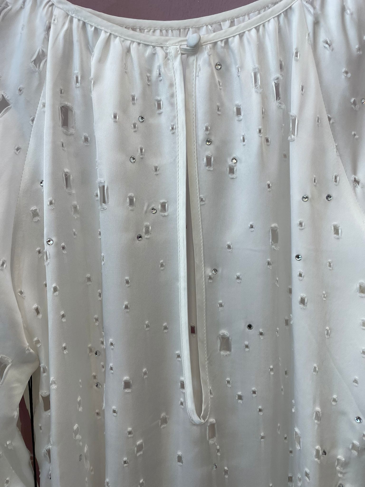 Blusa broken bianco latte con strass Brand Unique