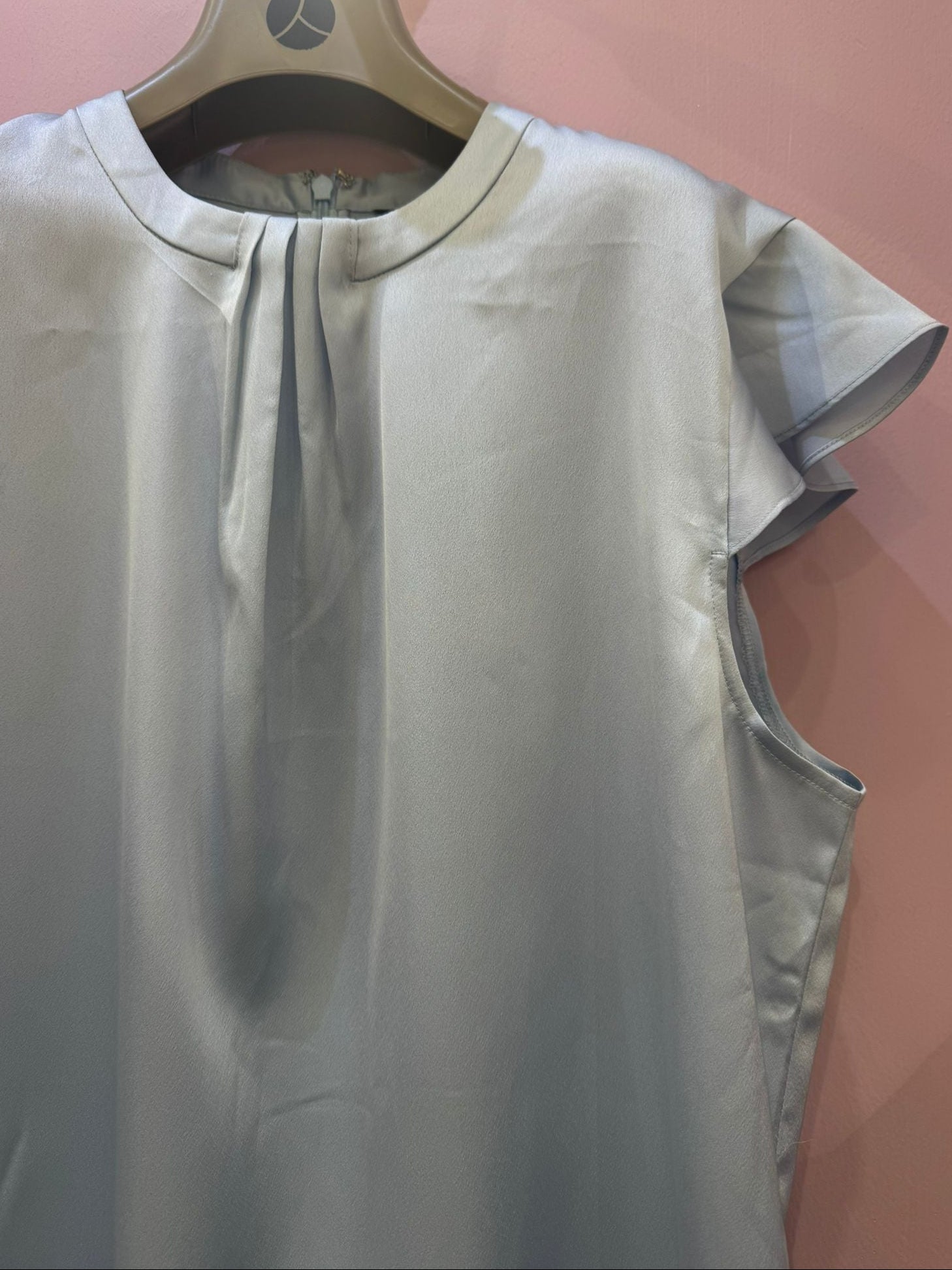 T-shirt Marciano Guess elegante in raso celeste
