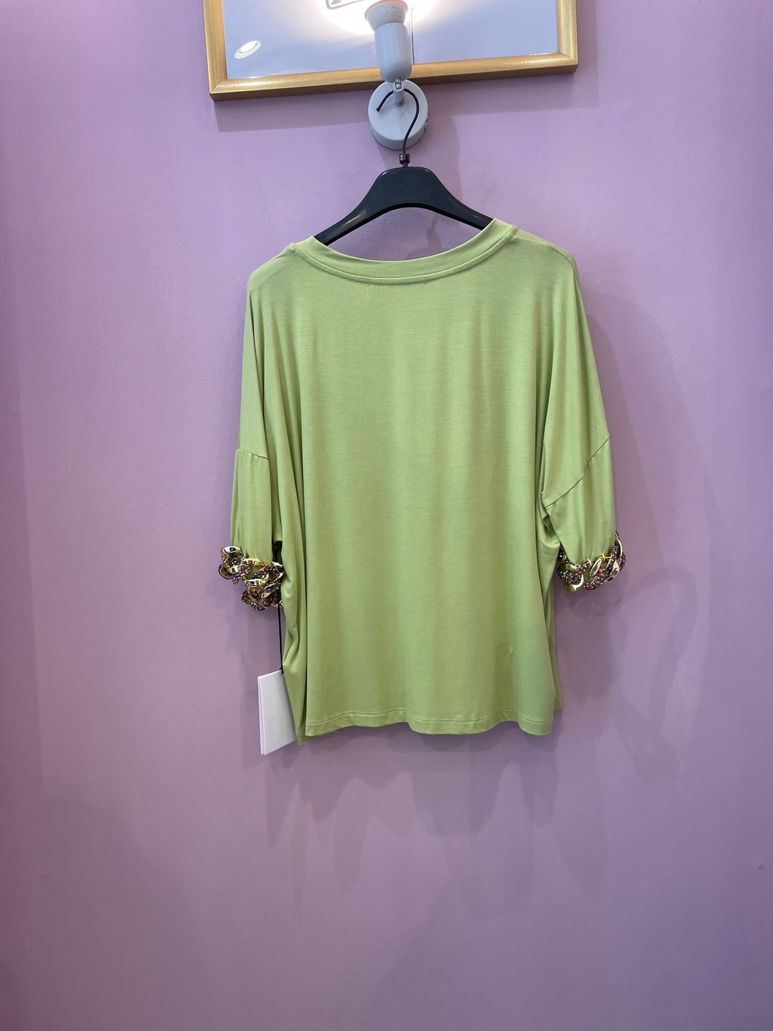 T-shirt  brand unique verde acido con catena su scollo e manica