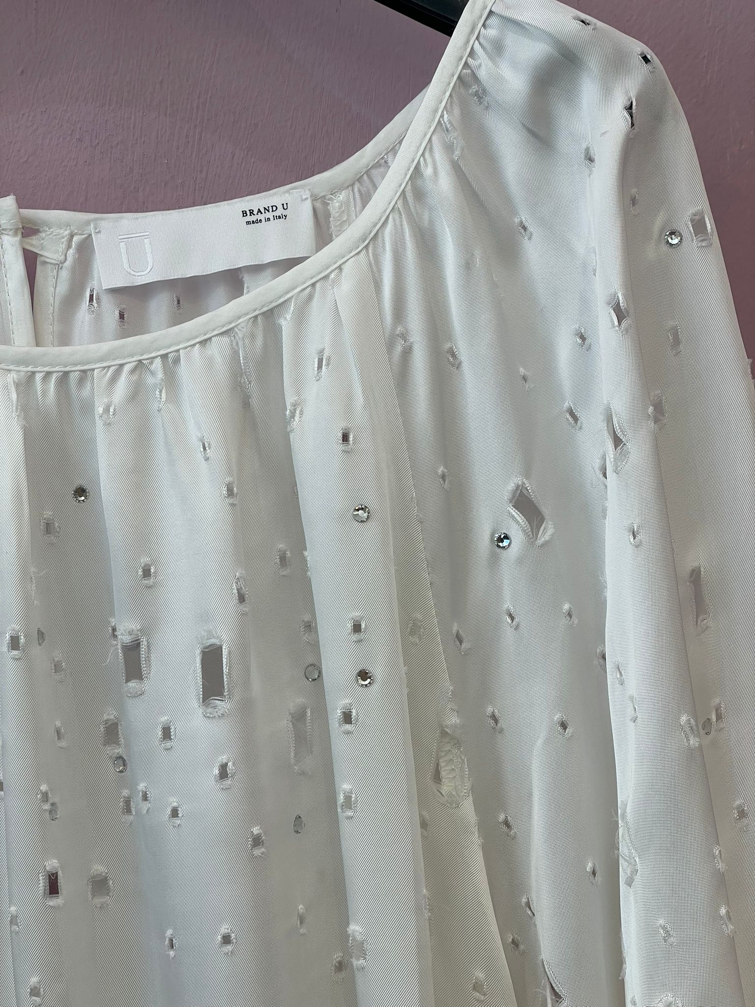 Blusa broken bianco latte con strass Brand Unique